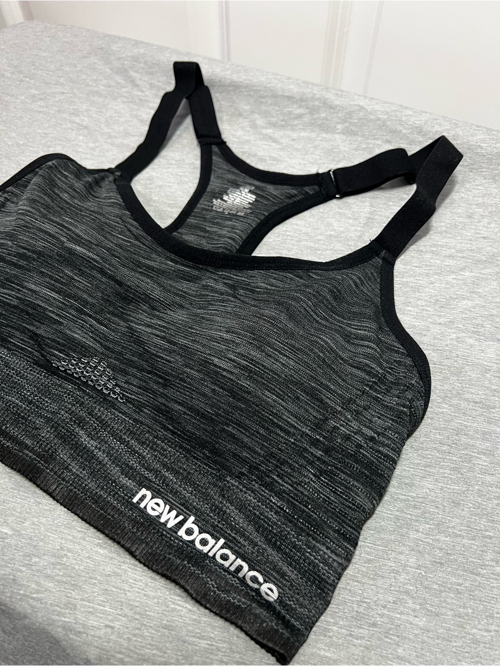 NWOT New Balance Black Seamless Sports Bra - Womens Medium